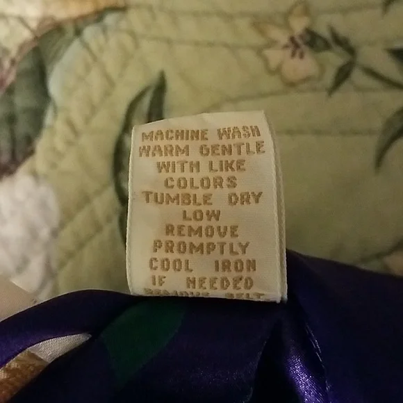 Vintage Victoria's Secret Gold Label Robe - Picture 14 of 16